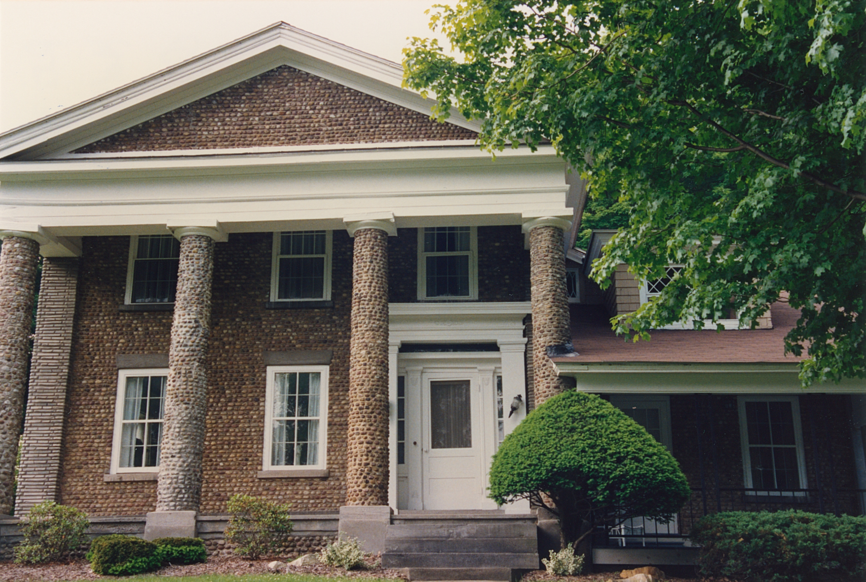 Tre-1 9399 Main St 2